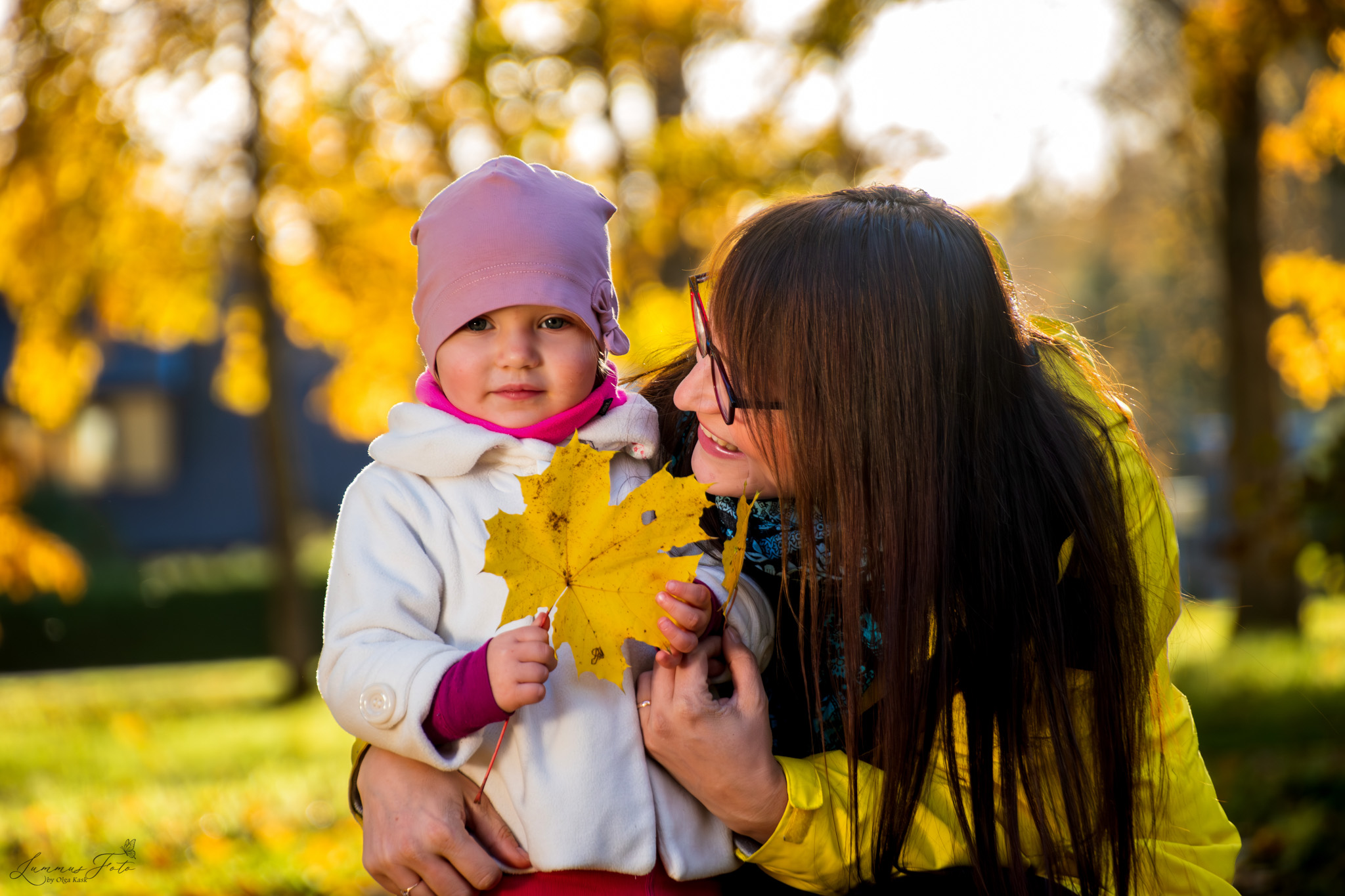 Sügiseline fotosessioon laps emaga