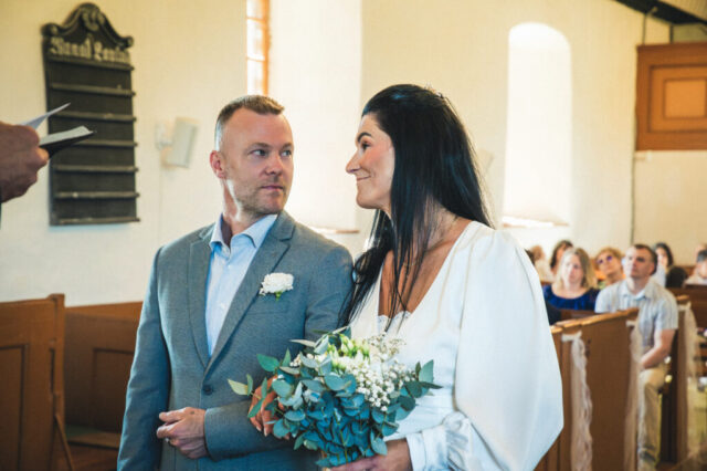 Pruutpaar Tuhala kirikutseremoonial